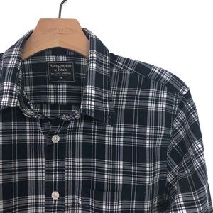 Abercrombie & Fitch Men’s Blue & White Plaid Long Sleeve Shirt / Size M